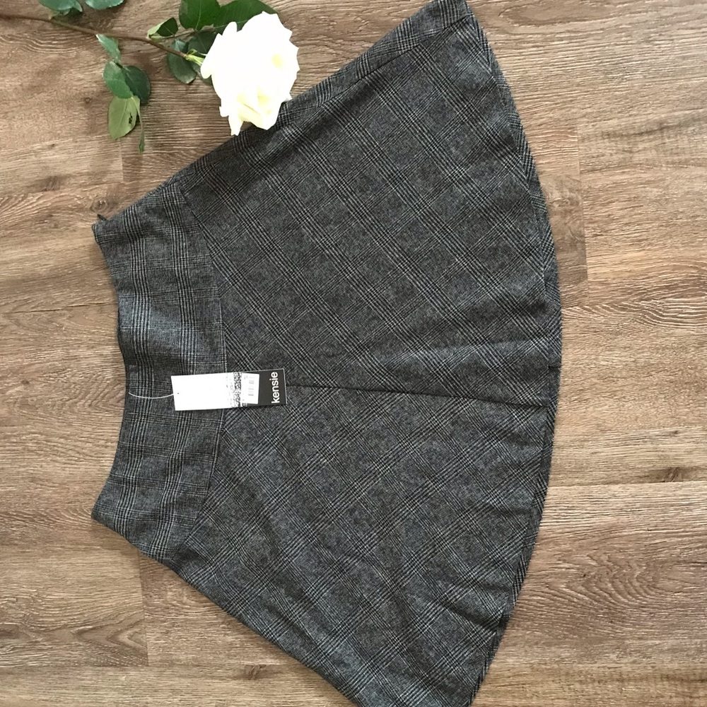 Kensie flare skirt size small Brand New .